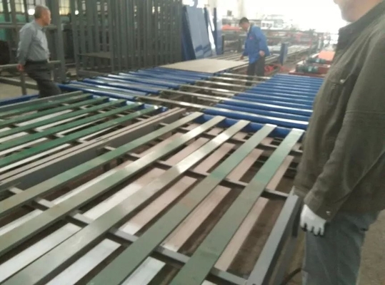Macchina per la fabbricazione di piastrelle da tetto a onde a colori di paglia per materie prime Mgo / Mgcl / fibra di vetro