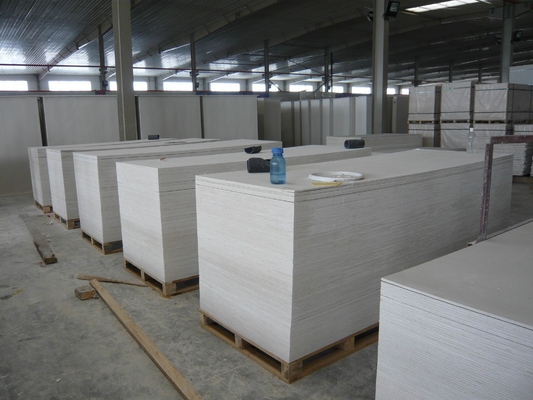Macchina di plastica a vuoto con 0,8 - 1 MPa Fonte d'aria 48 / 68 KW Potenza di riscaldamento