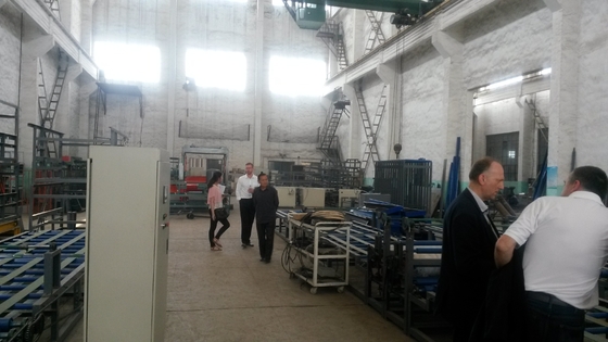 Macchina per la formazione di lamiere di tetto regolabile, macchina per la fabbricazione di piastrelle per estrusione a rulli