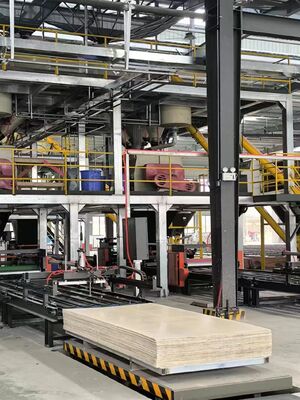 Macchina per la formazione di pannelli di parete dotata di linea di produzione di cartoni di rivestimento per piastrelle isolanti XPS