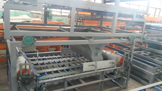 La macchina leggera composta economizzatrice d'energia del pannello di parete con il taglio automatico ha visto