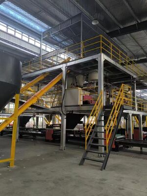 Macchina per la formazione di pannelli di parete dotata di linea di produzione di cartoni di rivestimento per piastrelle isolanti XPS