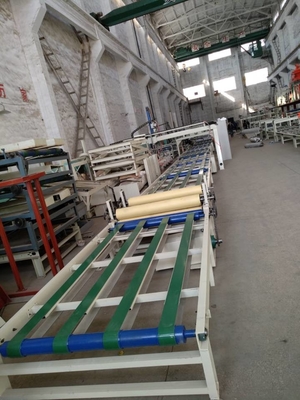 Linea di produzione automatica del bordo del cemento della fibra con grande capacità, macchina di formazione di strato