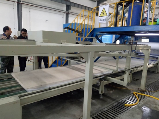 Isolamento acustico ≥ 30dB Macchina a cartone MGO completamente automatica con elevata resistenza alla compressione